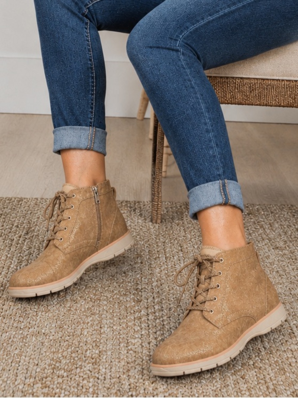 🆕🎉NWOB Dr. Scholl's Cognac Shimmer Ankle Booties